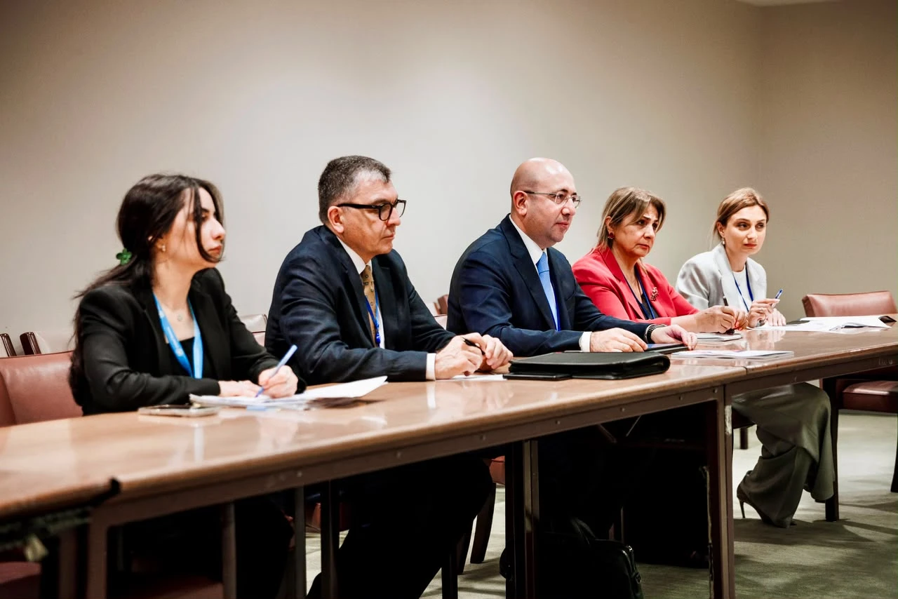 Komitə sədri Anar Quliyev Nyu-York şəhərinə işgüzar səfəri çərçivəsində UN-Habitat-ın icraçı direktoru Anaklaudia Rossbax ilə görüşüb